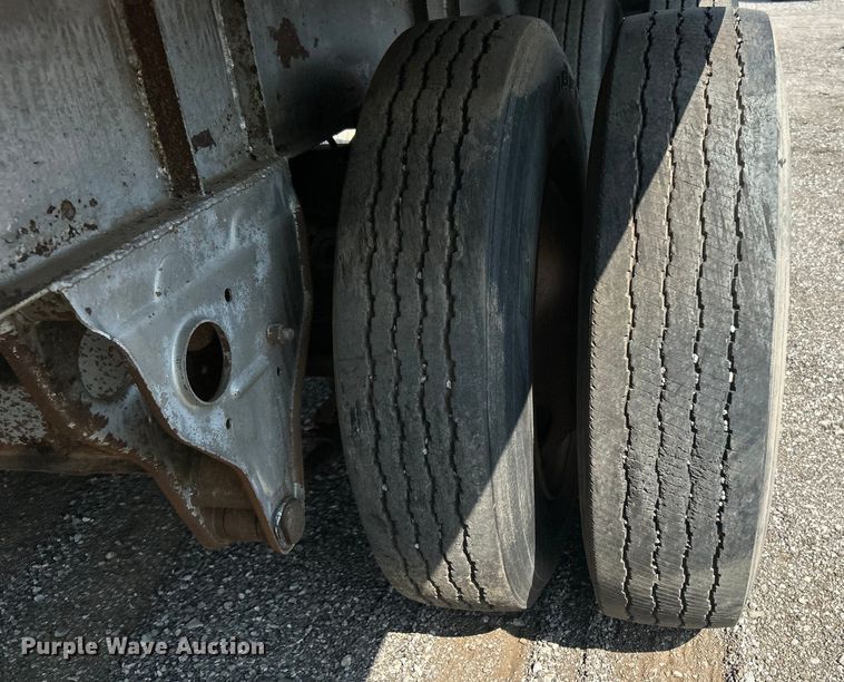 image for item EG0980 1984 Fruehauf  FBS-F2-45-CT dry van trailer