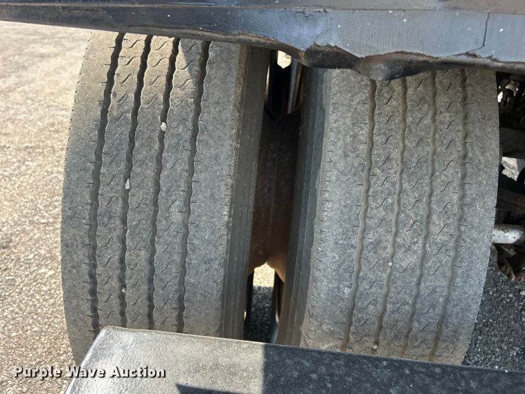 image for item EG0980 1984 Fruehauf  FBS-F2-45-CT dry van trailer