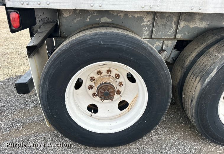 image for item EG0980 1984 Fruehauf  FBS-F2-45-CT dry van trailer