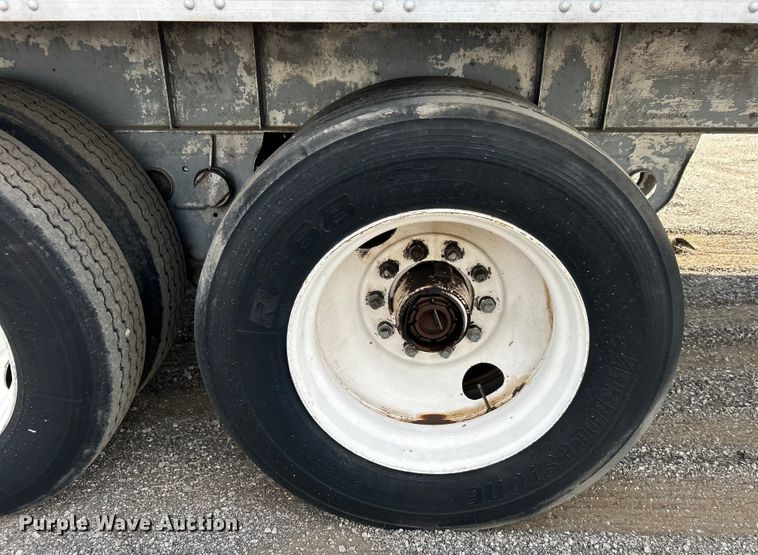 image for item EG0980 1984 Fruehauf  FBS-F2-45-CT dry van trailer