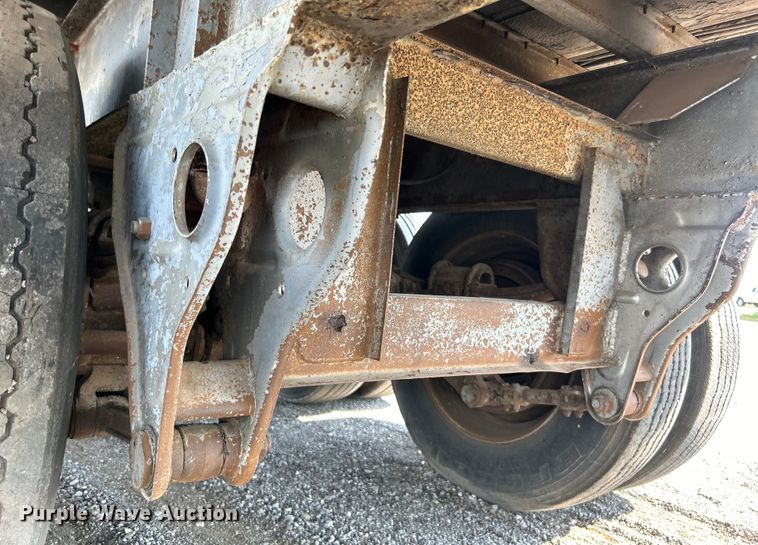 image for item EG0980 1984 Fruehauf  FBS-F2-45-CT dry van trailer