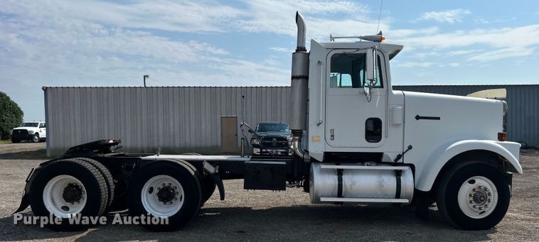 image for item EG0981 1988 International  9300 semi truck