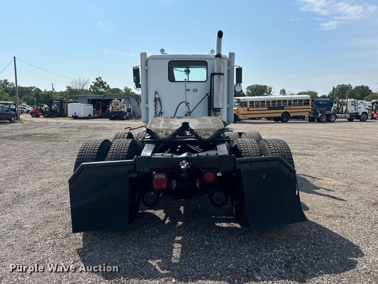 image for item EG0981 1988 International  9300 semi truck