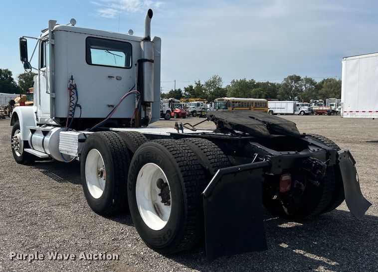 image for item EG0981 1988 International  9300 semi truck