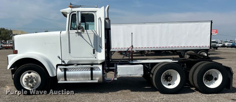 image for item EG0981 1988 International  9300 semi truck