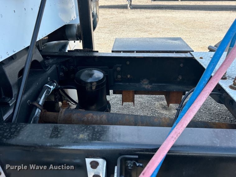 image for item EG0981 1988 International  9300 semi truck