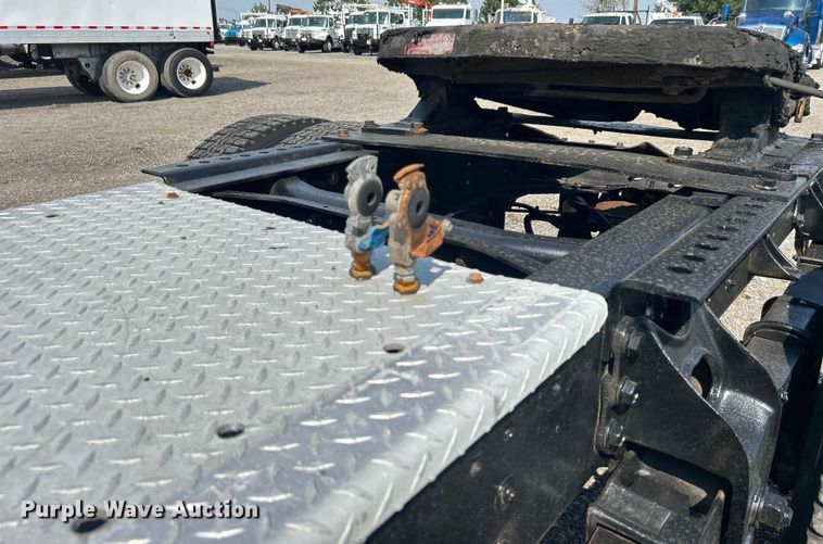 image for item EG0981 1988 International  9300 semi truck