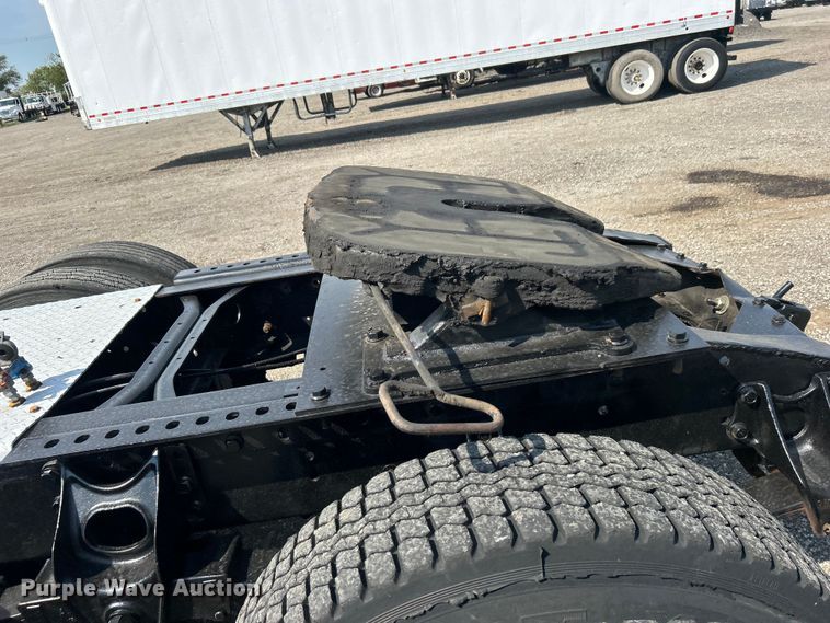 image for item EG0981 1988 International  9300 semi truck