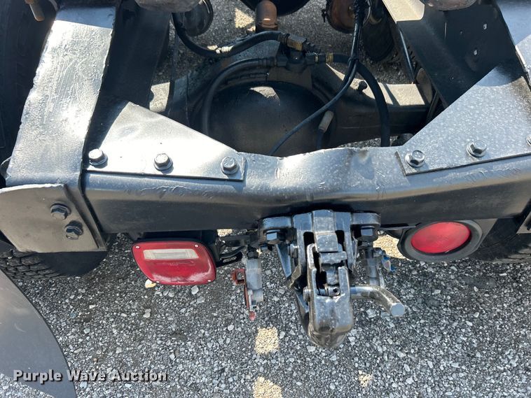 image for item EG0981 1988 International  9300 semi truck