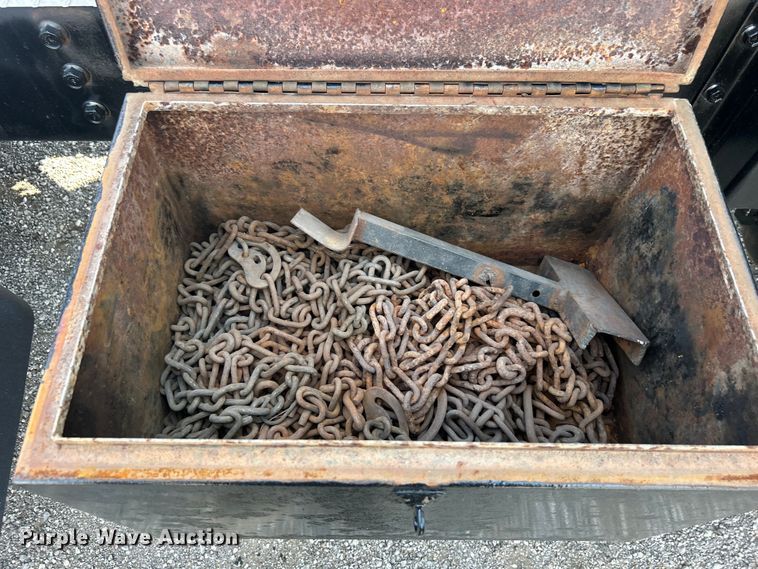 image for item EG0981 1988 International  9300 semi truck