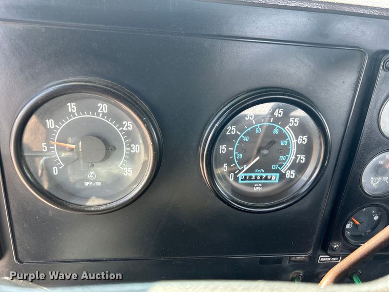 image for item EG0981 1988 International  9300 semi truck