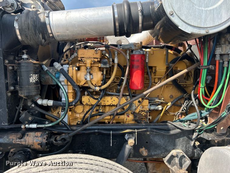 image for item EG0981 1988 International  9300 semi truck