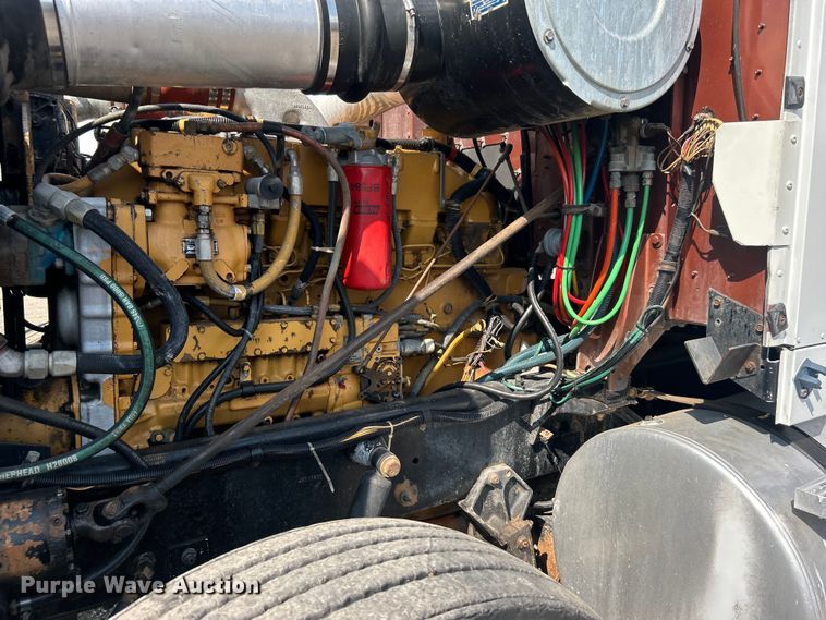 image for item EG0981 1988 International  9300 semi truck