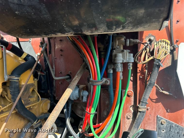 image for item EG0981 1988 International  9300 semi truck