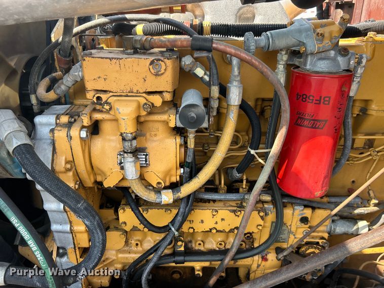 image for item EG0981 1988 International  9300 semi truck