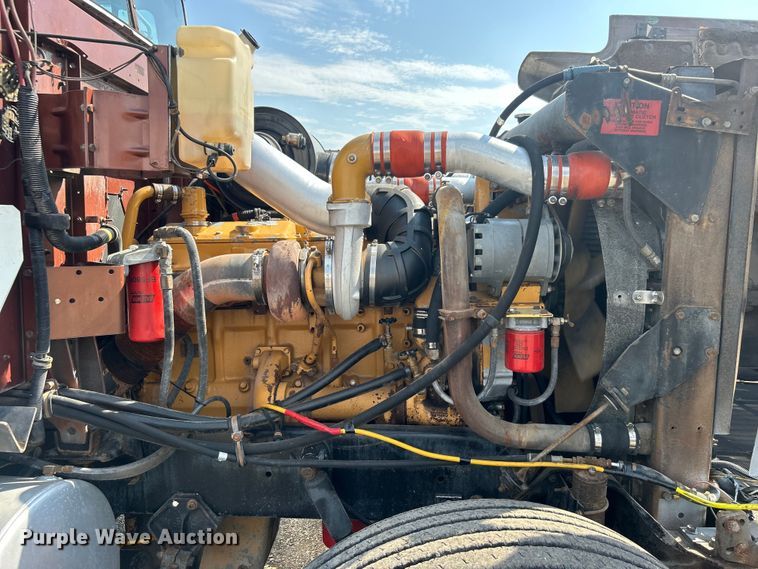 image for item EG0981 1988 International  9300 semi truck