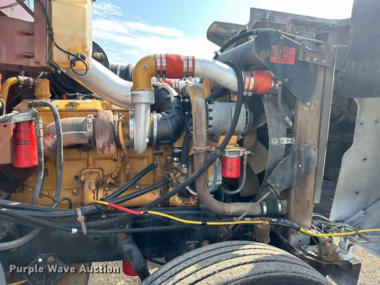 image for item EG0981 1988 International  9300 semi truck