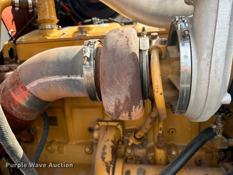 image for item EG0981 1988 International  9300 semi truck