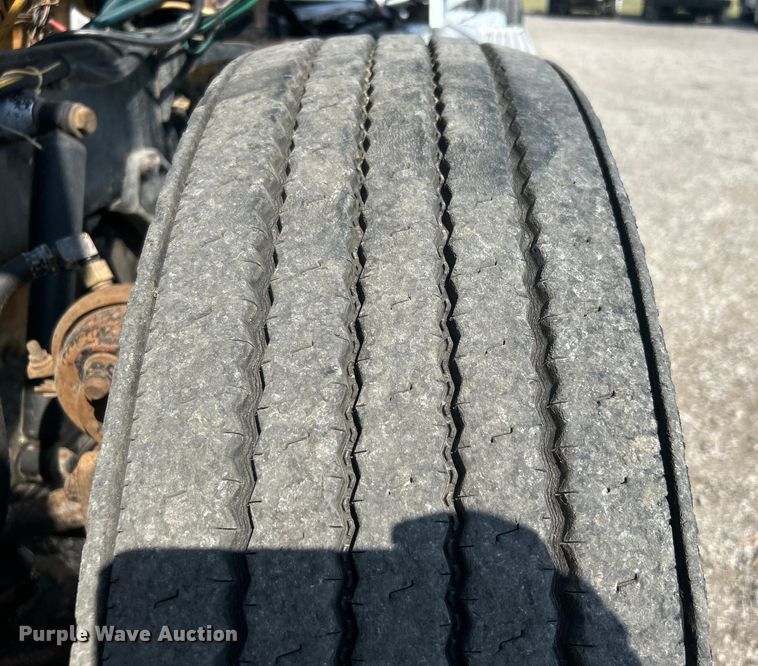 image for item EG0981 1988 International  9300 semi truck