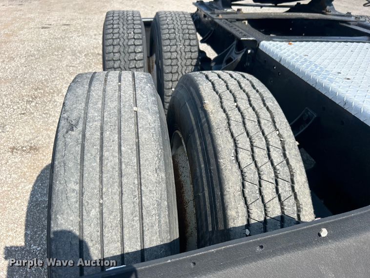 image for item EG0981 1988 International  9300 semi truck