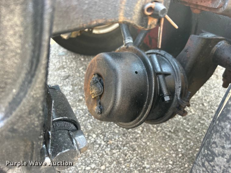 image for item EG0981 1988 International  9300 semi truck