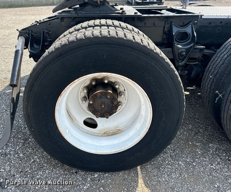 image for item EG0981 1988 International  9300 semi truck