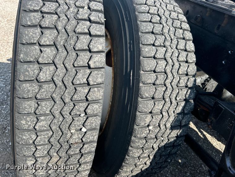 image for item EG0981 1988 International  9300 semi truck