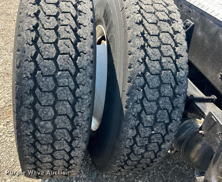 image for item EG0981 1988 International  9300 semi truck