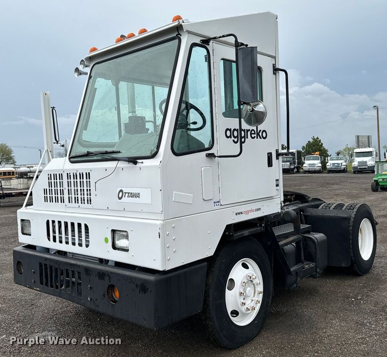 image for item EG1325 2004 Kalmar 30 yard truck