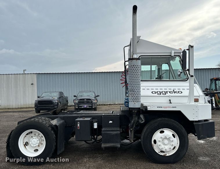 image for item EG1325 2004 Kalmar 30 yard truck