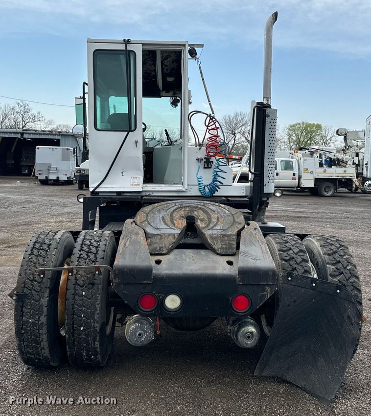 image for item EG1325 2004 Kalmar 30 yard truck