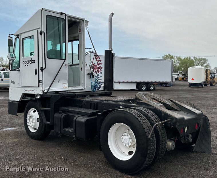 image for item EG1325 2004 Kalmar 30 yard truck