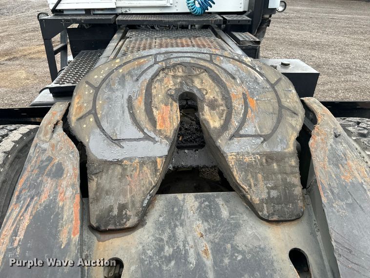 image for item EG1325 2004 Kalmar 30 yard truck