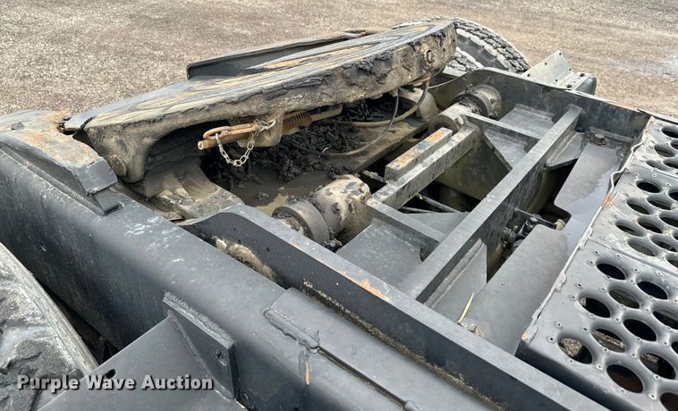 image for item EG1325 2004 Kalmar 30 yard truck