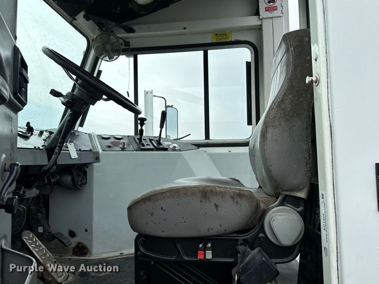 image for item EG1325 2004 Kalmar 30 yard truck