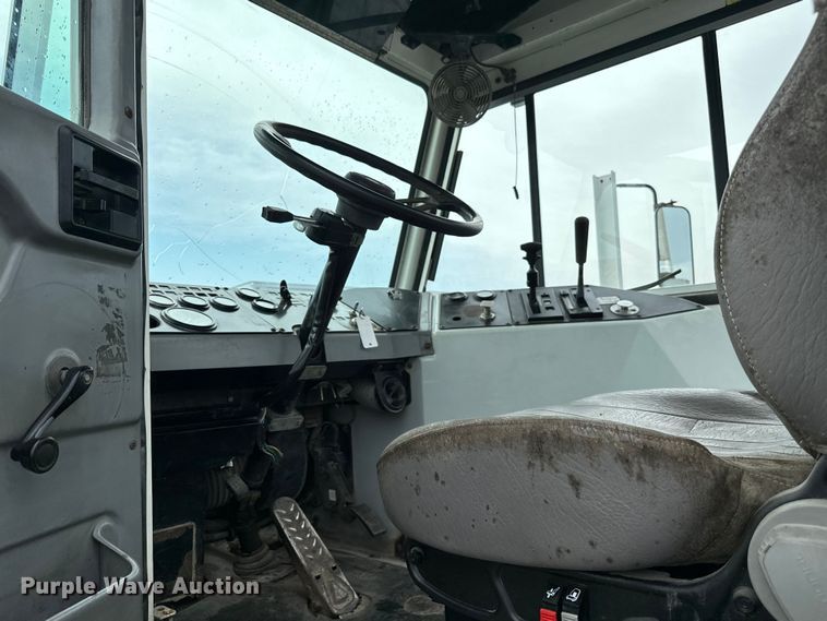 image for item EG1325 2004 Kalmar 30 yard truck