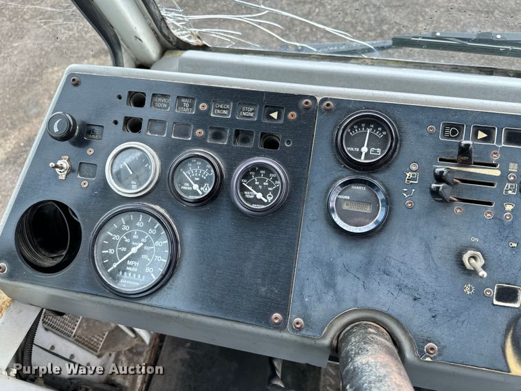 image for item EG1325 2004 Kalmar 30 yard truck