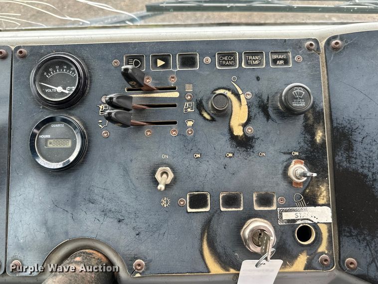 image for item EG1325 2004 Kalmar 30 yard truck