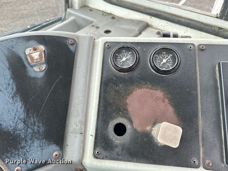 image for item EG1325 2004 Kalmar 30 yard truck