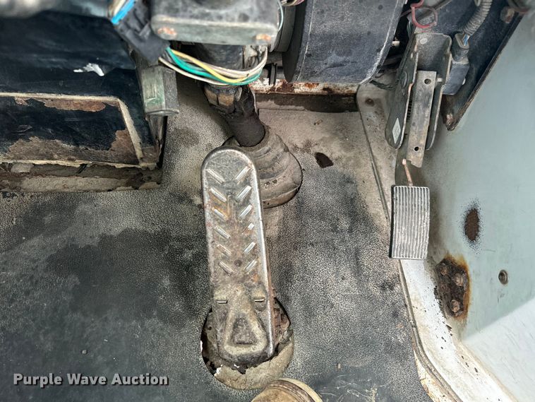 image for item EG1325 2004 Kalmar 30 yard truck