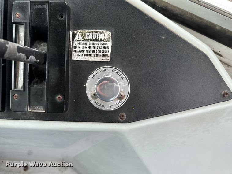 image for item EG1325 2004 Kalmar 30 yard truck