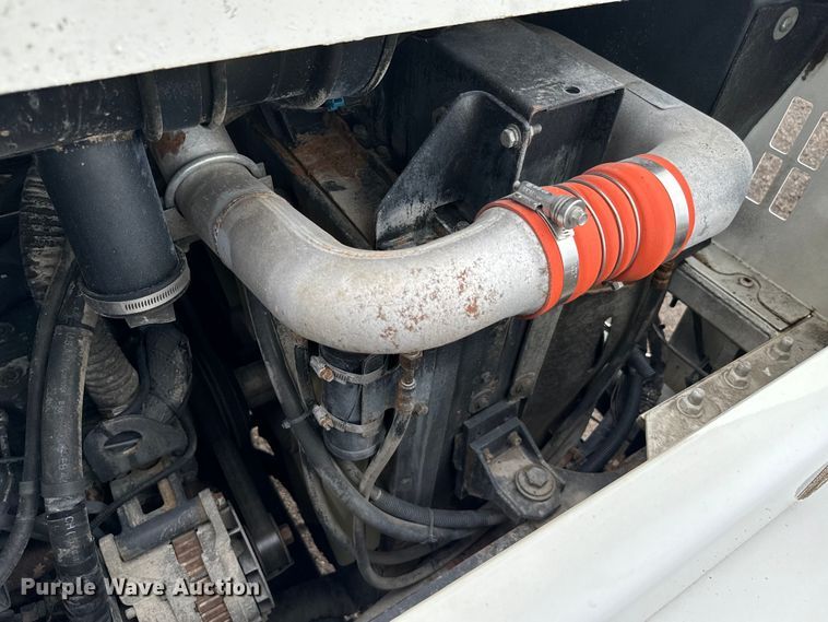 image for item EG1325 2004 Kalmar 30 yard truck