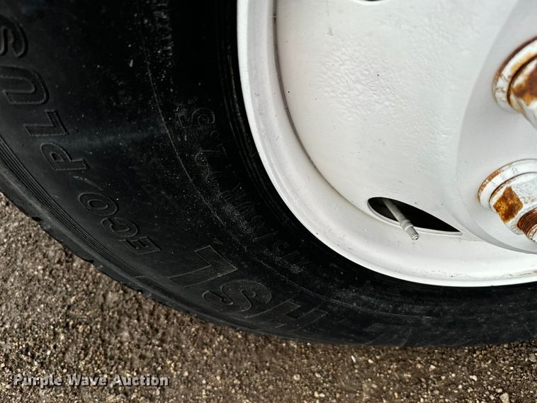 image for item EG1325 2004 Kalmar 30 yard truck