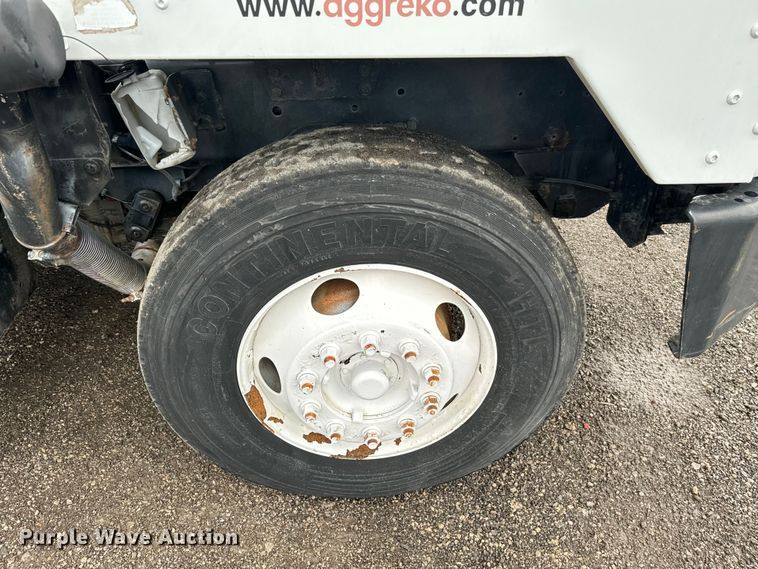 image for item EG1325 2004 Kalmar 30 yard truck