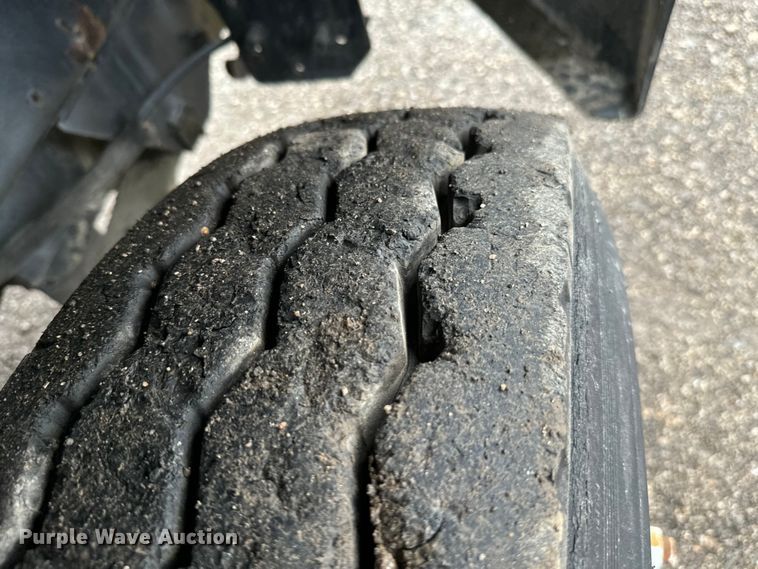 image for item EG1325 2004 Kalmar 30 yard truck