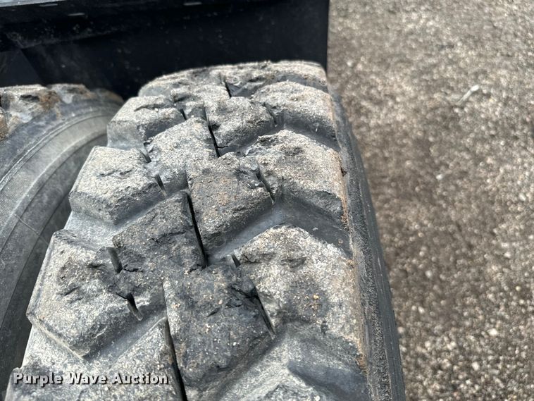 image for item EG1325 2004 Kalmar 30 yard truck