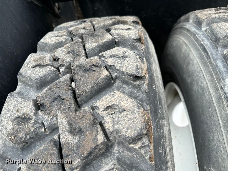 image for item EG1325 2004 Kalmar 30 yard truck