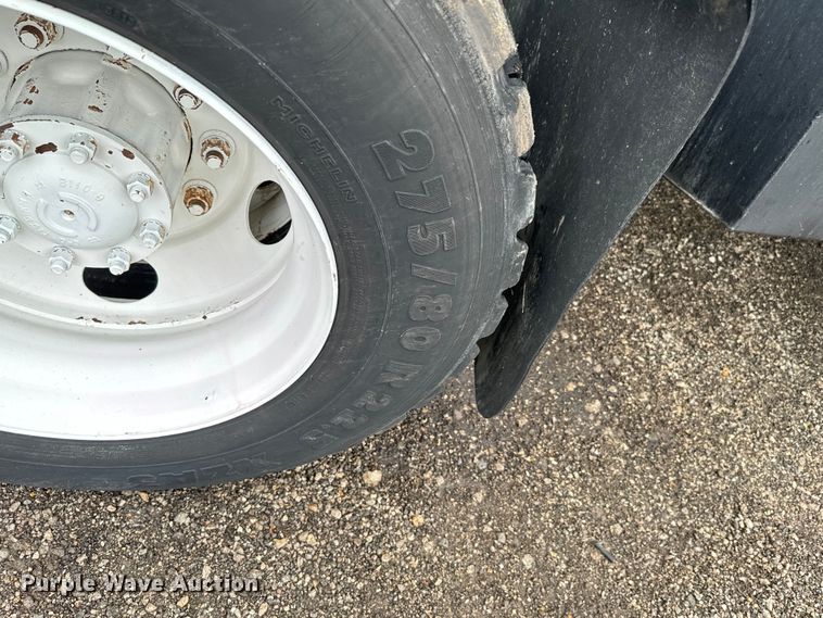 image for item EG1325 2004 Kalmar 30 yard truck