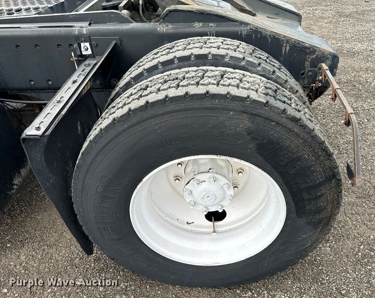 image for item EG1325 2004 Kalmar 30 yard truck