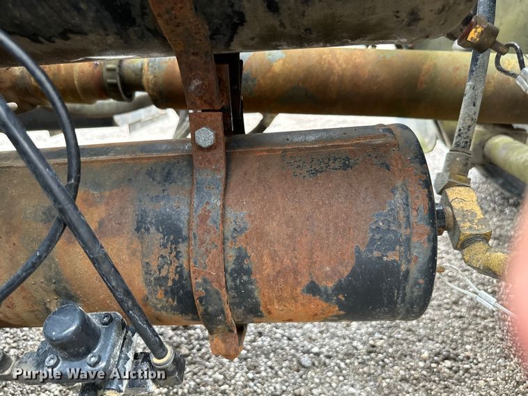 image for item EG1325 2004 Kalmar 30 yard truck